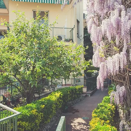 Nomad Bed & Breakfast