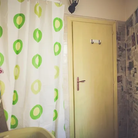 Nomad Bed & Breakfast 3*