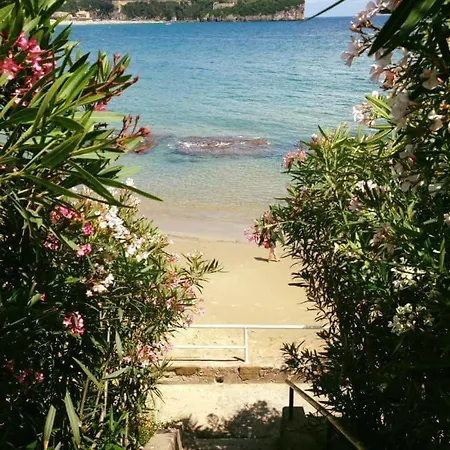 Bed & Breakfast Nomad 3*