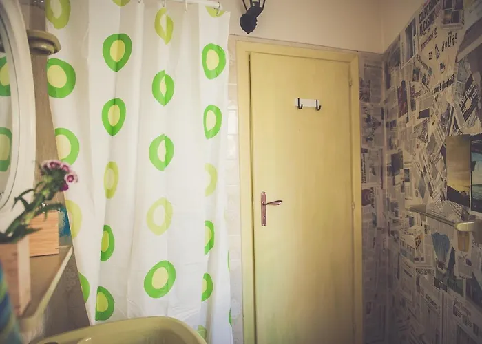 Nomad Bed and Breakfast 3*